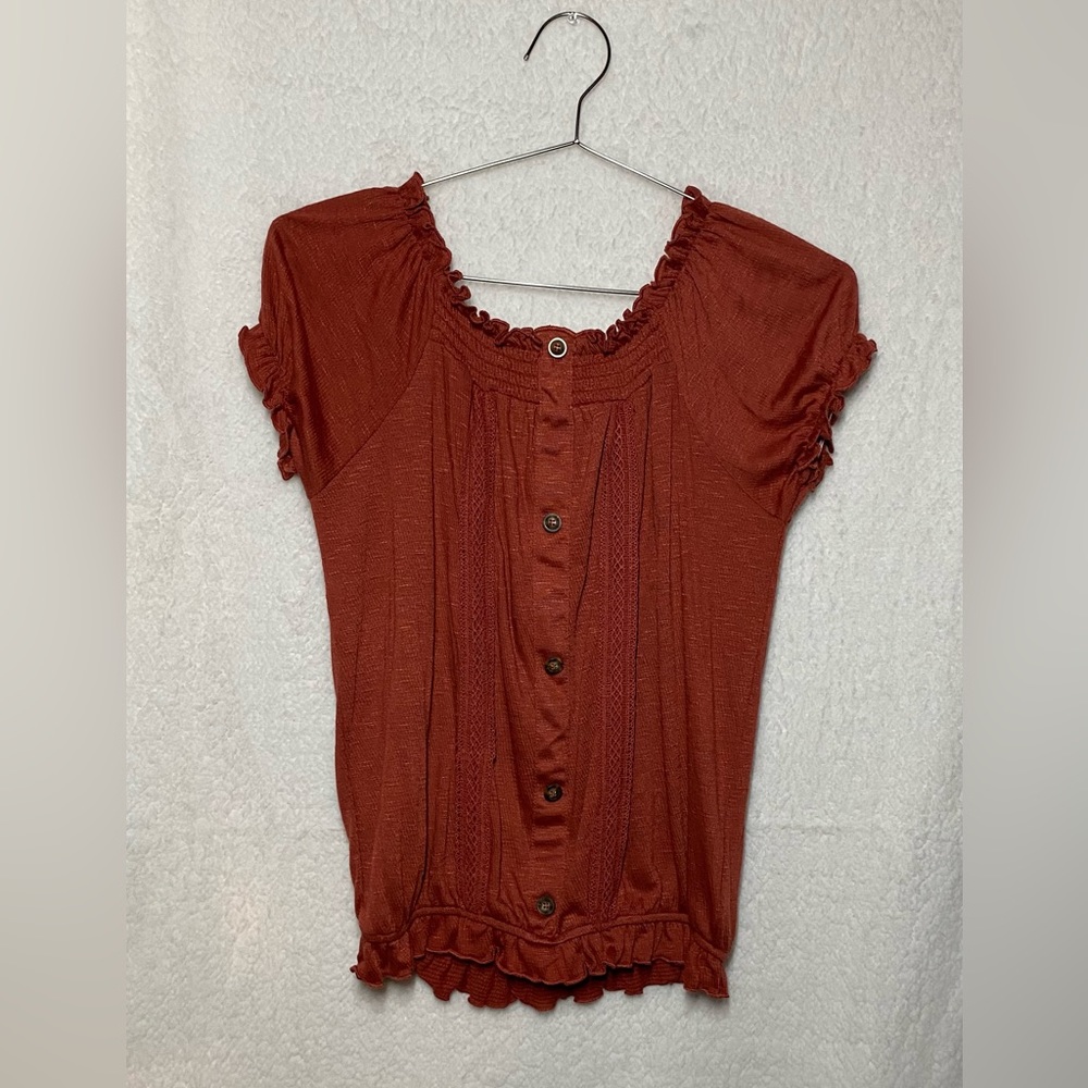 Can be a regular shirt or shoulder top.